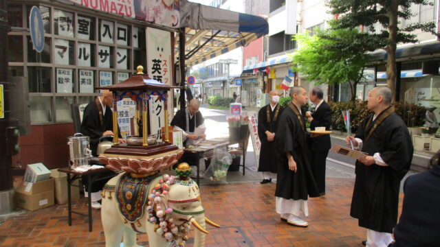 お釈迦様の誕生日を祝う「花まつり」に行ってきました!